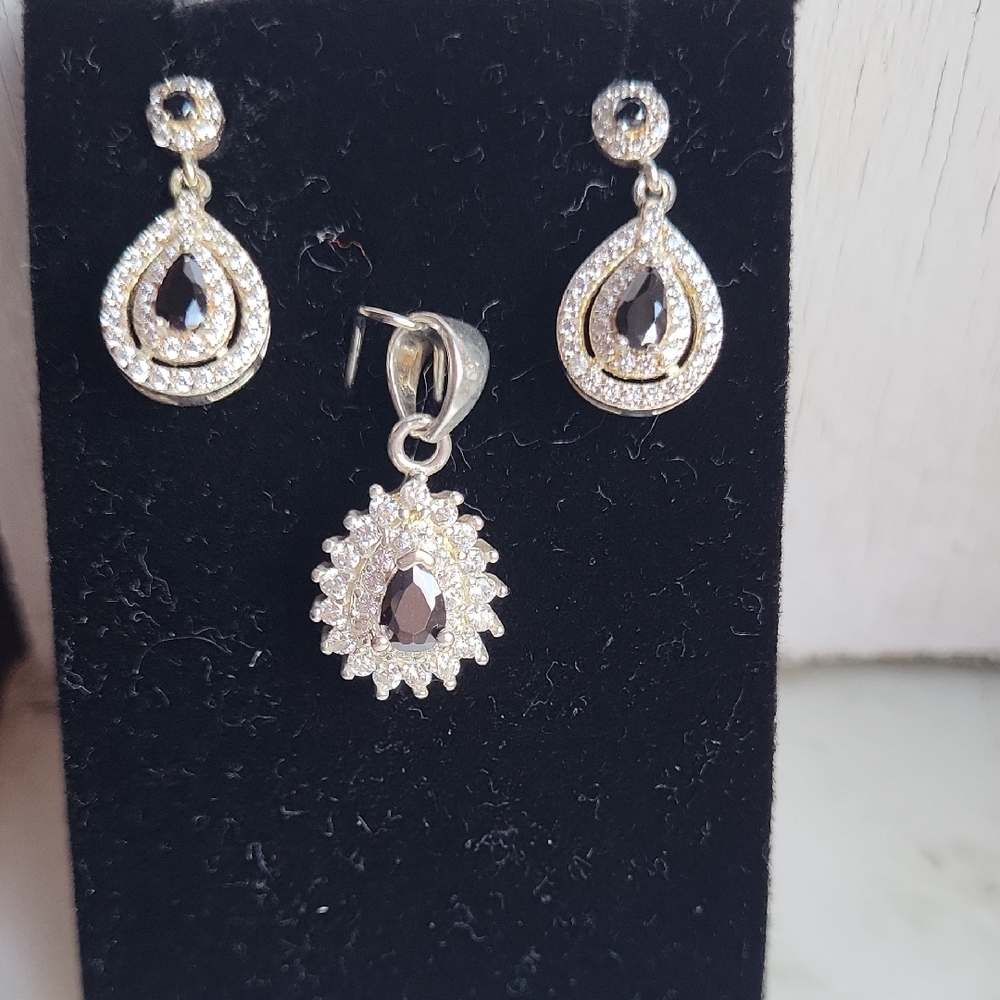 Elegant Silver Jewelry Set